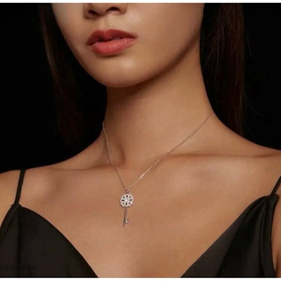 NWT S925 Sterling Silver CZ Elegant Four Point Key Pendant Necklace Women's 16" - Picture 7 of 11